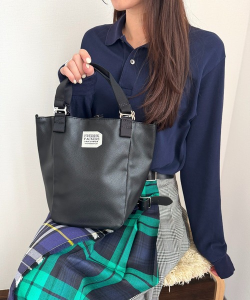 FREDRIK PACKERS(フレドリックパッカーズ)の「【FREDRIK PACKERS】EC限定 MISSION TOTE XS ECO LEATHER limited/ショルダーバッグ/ミニショルダー/ミニトート/手提げ(ショルダーバッグ・レディース・ブラック・FREE)」の1枚目の写真