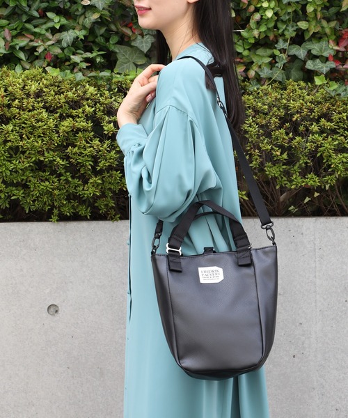 FREDRIK PACKERS(フレドリックパッカーズ)の「【FREDRIK PACKERS】EC限定 MISSION TOTE XS ECO LEATHER limited/ショルダーバッグ/ミニショルダー/ミニトート/手提げ(ショルダーバッグ・レディース・ブラック・FREE)」の10枚目の写真