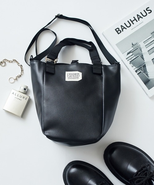 FREDRIK PACKERS(フレドリックパッカーズ)の「【FREDRIK PACKERS】EC限定 MISSION TOTE XS ECO LEATHER limited/ショルダーバッグ/ミニショルダー/ミニトート/手提げ(ショルダーバッグ・レディース・ブラック・FREE)」の12枚目の写真