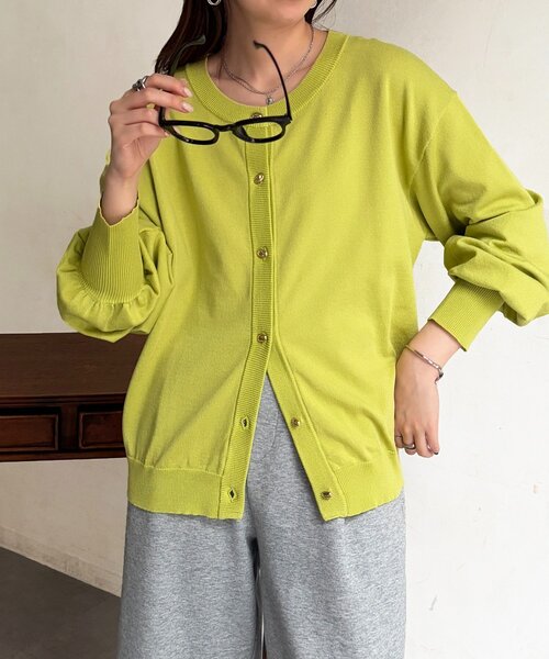 Chez toi（シェトワ）の「ニュアンスゴールドボタンカーディガン（カーディガン/ボレロ・レディース・ブルー/ブラック/アイボリー/ライム・FREE）」の4枚目の写真