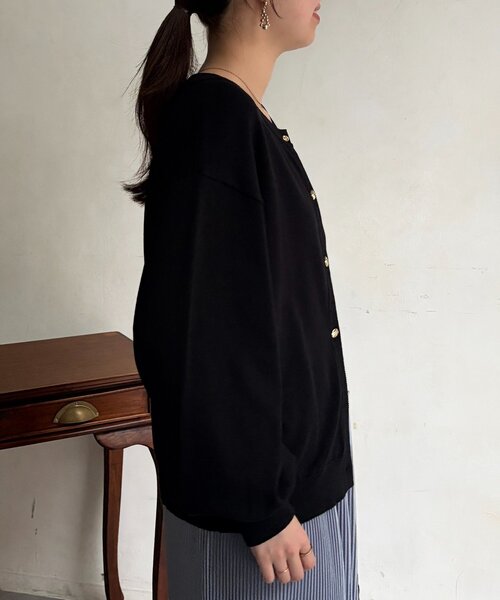 Chez toi（シェトワ）の「ニュアンスゴールドボタンカーディガン（カーディガン/ボレロ・レディース・ブルー/ブラック/アイボリー/ライム・FREE）」の7枚目の写真