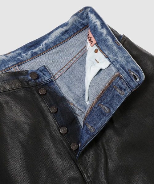 Acne Studios（アクネストゥディオズ）の「Acne Studios 2023 U Charcoal Leather（デニムパンツ・メンズ・ブラック・M/M）」の7枚目の写真