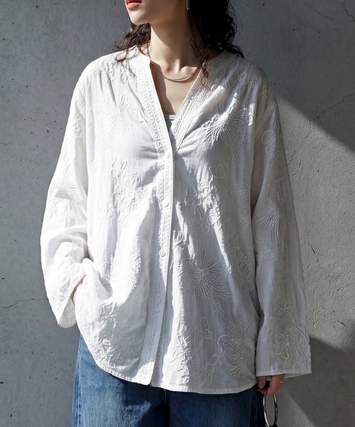 antiqua(アンティカ)の「刺繍 シアーシャツ カーディガン(カーディガン/ボレロ・レディース・ホワイト/ブラック・ONESIZE)」の1枚目の写真