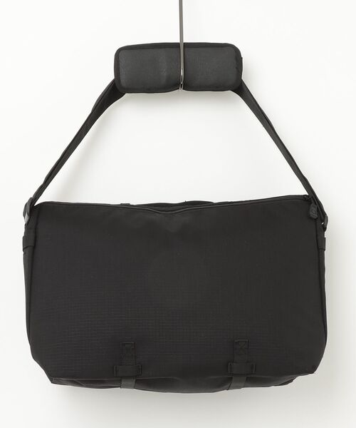 Carhartt(カーハート)の「【T17】【CARHARTT/カーハート】MESSENGER BAG(メッセンジャーバッグ・メンズ・オリーブドラブ/ブラック・FREE)」の3枚目の写真