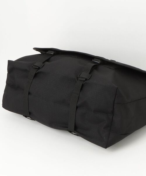 Carhartt(カーハート)の「【T17】【CARHARTT/カーハート】MESSENGER BAG(メッセンジャーバッグ・メンズ・オリーブドラブ/ブラック・FREE)」の4枚目の写真