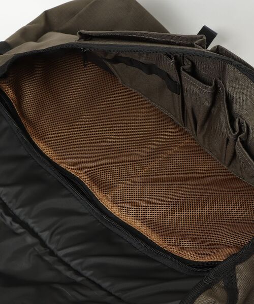 Carhartt(カーハート)の「【T17】【CARHARTT/カーハート】MESSENGER BAG(メッセンジャーバッグ・メンズ・オリーブドラブ/ブラック・FREE)」の6枚目の写真