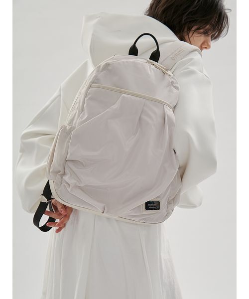 emmi(エミ)の「eco レザーミックスバックパック/撥水(バックパック/リュック・レディース・レッド/オリーブ/ブラック/アイボリー/ネイビー・F)」の2枚目の写真