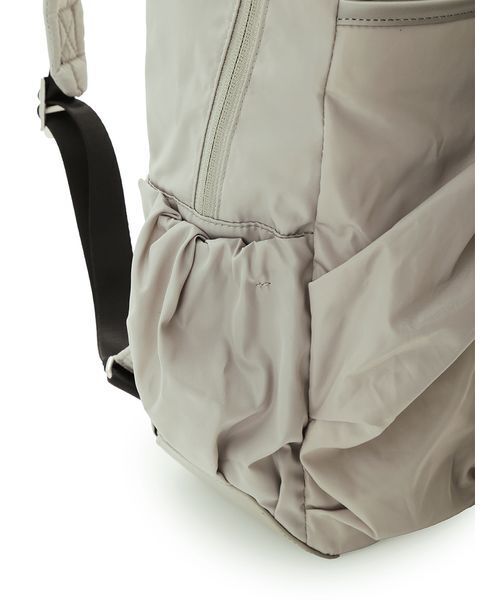 emmi(エミ)の「eco レザーミックスバックパック/撥水(バックパック/リュック・レディース・レッド/オリーブ/ブラック/アイボリー/ネイビー・F)」の17枚目の写真