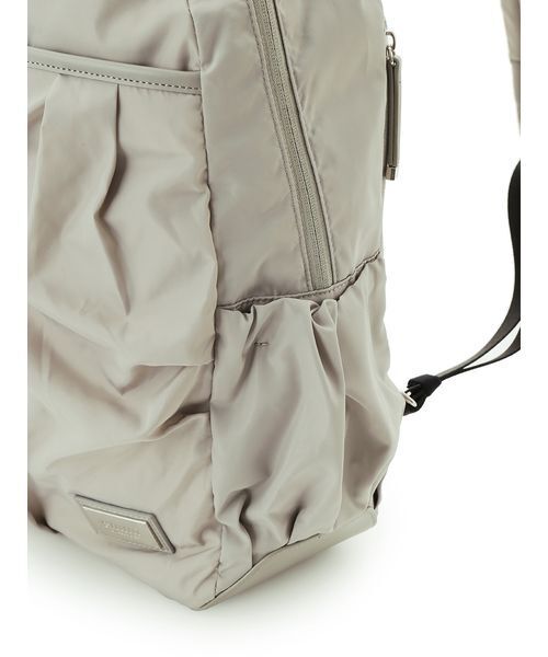 emmi(エミ)の「eco レザーミックスバックパック/撥水(バックパック/リュック・レディース・レッド/オリーブ/ブラック/アイボリー/ネイビー・F)」の18枚目の写真