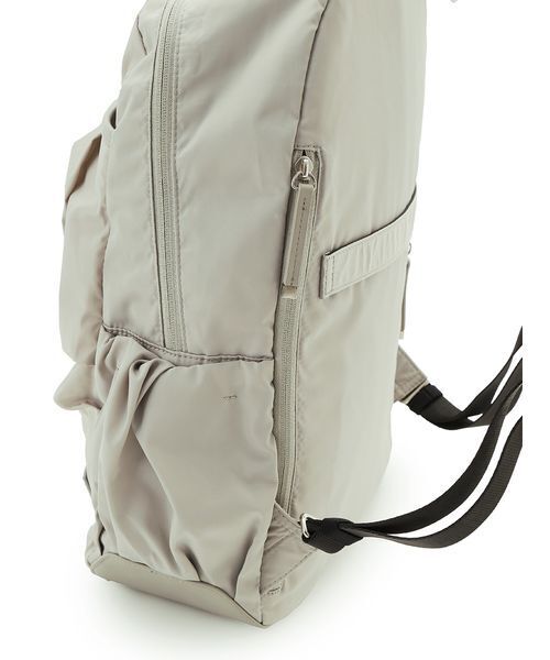 emmi(エミ)の「eco レザーミックスバックパック/撥水(バックパック/リュック・レディース・レッド/オリーブ/ブラック/アイボリー/ネイビー・F)」の20枚目の写真
