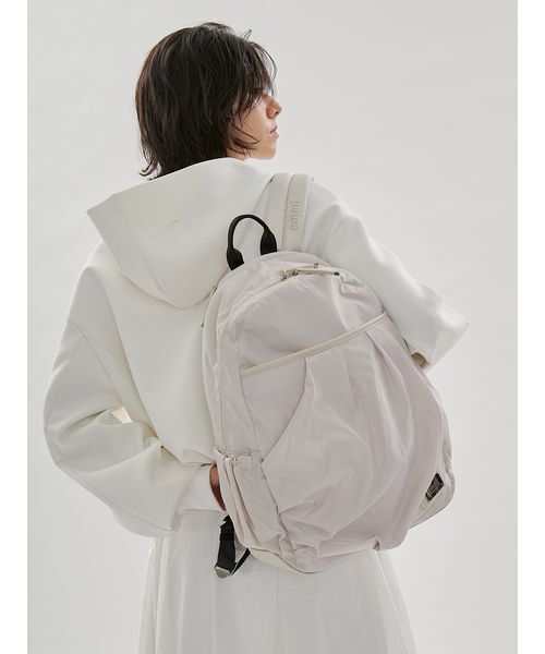emmi(エミ)の「eco レザーミックスバックパック/撥水(バックパック/リュック・レディース・レッド/オリーブ/ブラック/アイボリー/ネイビー・F)」の7枚目の写真