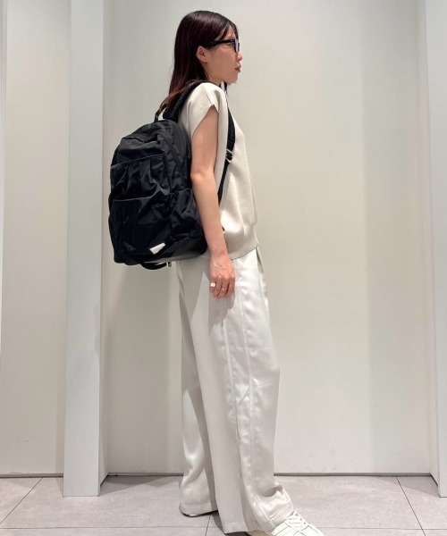 emmi(エミ)の「eco レザーミックスバックパック/撥水(バックパック/リュック・レディース・レッド/オリーブ/ブラック/アイボリー/ネイビー・F)」の8枚目の写真