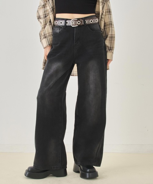 ANAP(アナップ)の「ウィンテージ加工 バック カーゴポケット ワイド デニム パンツ(デニムパンツ・レディース・ブラック/ブルー・S/M)」の4枚目の写真