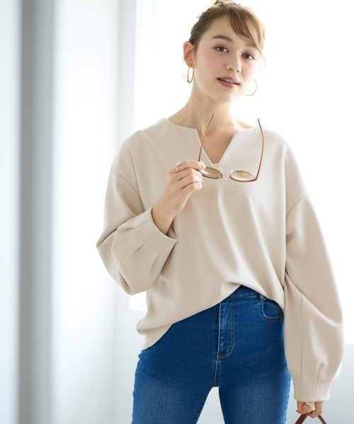 SMILE LAND（スマイルランド）の「＜大きいサイズ＞ゆるシルエットダンボールニットキーネックプルオーバー（Tシャツ/カットソー・レディース・チャコールグレー/ターコイズブルー系/アイボリー・5L～6L/3L～4L/L～LL）」の2枚目の写真