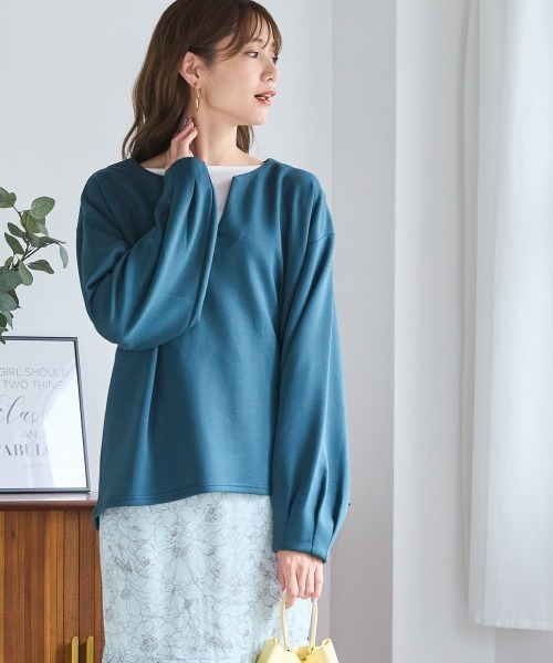 SMILE LAND（スマイルランド）の「＜大きいサイズ＞ゆるシルエットダンボールニットキーネックプルオーバー（Tシャツ/カットソー・レディース・チャコールグレー/ターコイズブルー系/アイボリー・5L～6L/3L～4L/L～LL）」の7枚目の写真