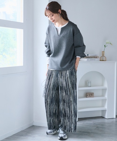 SMILE LAND（スマイルランド）の「＜大きいサイズ＞ゆるシルエットダンボールニットキーネックプルオーバー（Tシャツ/カットソー・レディース・チャコールグレー/ターコイズブルー系/アイボリー・5L～6L/3L～4L/L～LL）」の8枚目の写真