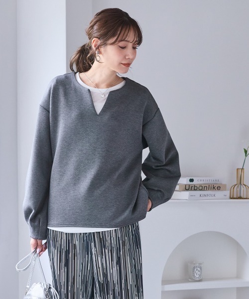 SMILE LAND（スマイルランド）の「＜大きいサイズ＞ゆるシルエットダンボールニットキーネックプルオーバー（Tシャツ/カットソー・レディース・チャコールグレー/ターコイズブルー系/アイボリー・5L～6L/3L～4L/L～LL）」の9枚目の写真