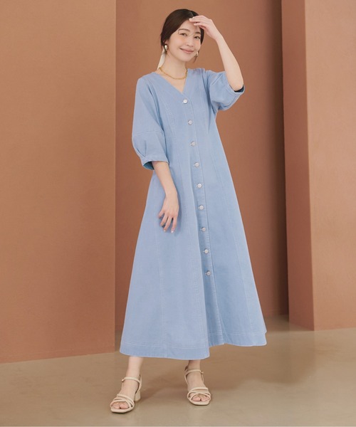 natural couture(ナチュラルクチュール)の「ストレッチデニムベルト付きワンピース(ワンピース・レディース・ブルー/サックスブルー・FREE)」の2枚目の写真