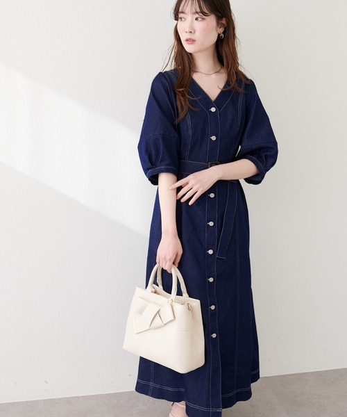 natural couture(ナチュラルクチュール)の「ストレッチデニムベルト付きワンピース(ワンピース・レディース・ブルー/サックスブルー・FREE)」の19枚目の写真