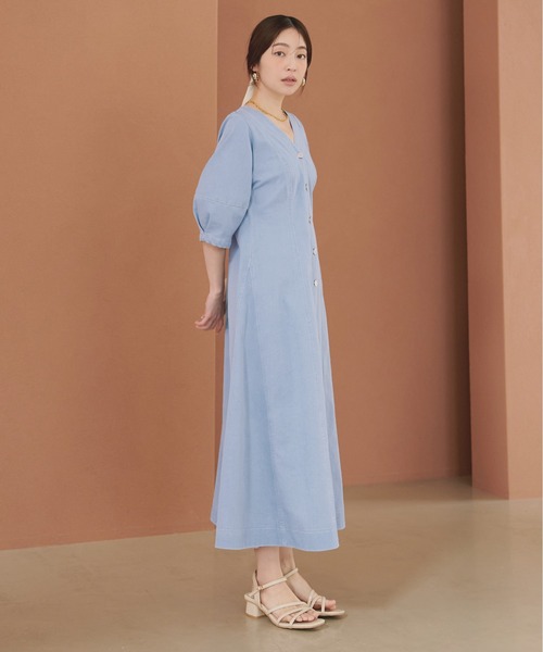 natural couture(ナチュラルクチュール)の「ストレッチデニムベルト付きワンピース(ワンピース・レディース・ブルー/サックスブルー・FREE)」の4枚目の写真