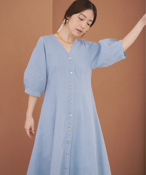 natural couture(ナチュラルクチュール)の「ストレッチデニムベルト付きワンピース(ワンピース・レディース・ブルー/サックスブルー・FREE)」の7枚目の写真