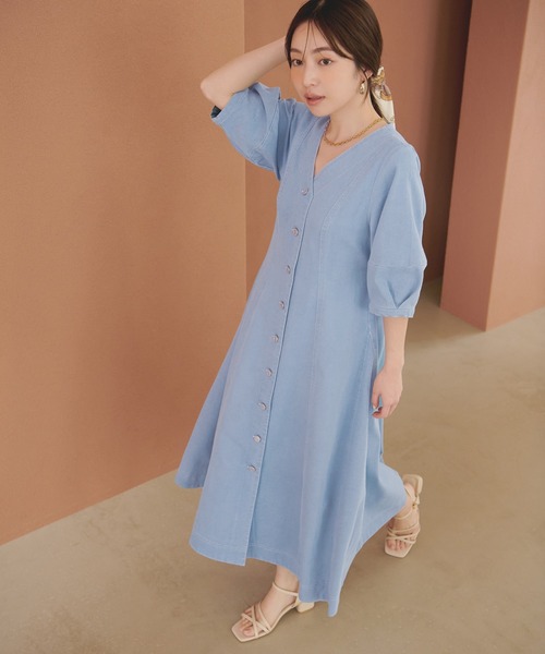 natural couture(ナチュラルクチュール)の「ストレッチデニムベルト付きワンピース(ワンピース・レディース・ブルー/サックスブルー・FREE)」の8枚目の写真