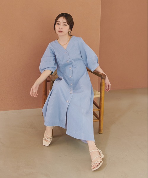 natural couture(ナチュラルクチュール)の「ストレッチデニムベルト付きワンピース(ワンピース・レディース・ブルー/サックスブルー・FREE)」の9枚目の写真