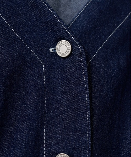 natural couture(ナチュラルクチュール)の「ストレッチデニムベルト付きワンピース(ワンピース・レディース・ブルー/サックスブルー・FREE)」の22枚目の写真