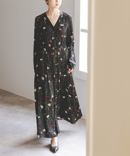 Noble（ノーブル）の「フラワープリントVネックロングワンピース（ワンピース・レディース・ブラック・FREE）」の2枚目の写真