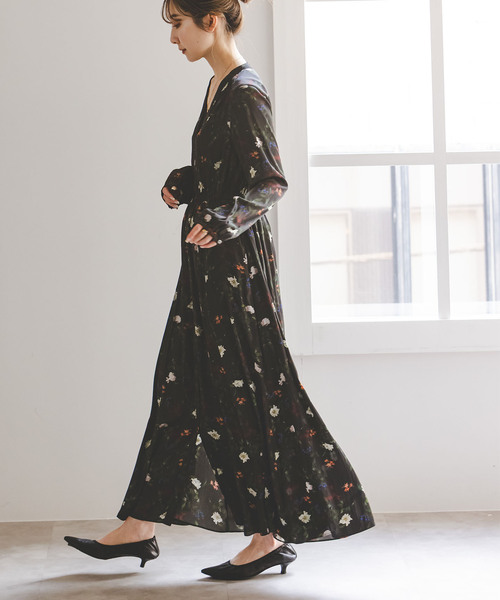 Noble（ノーブル）の「フラワープリントVネックロングワンピース（ワンピース・レディース・ブラック・FREE）」の3枚目の写真