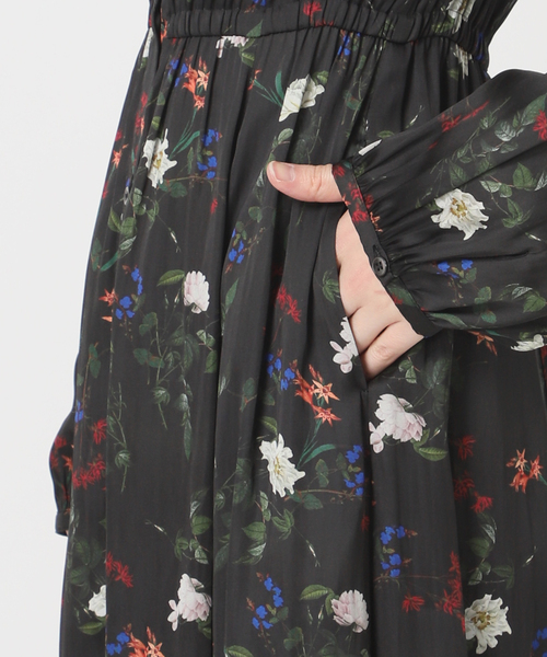 Noble（ノーブル）の「フラワープリントVネックロングワンピース（ワンピース・レディース・ブラック・FREE）」の16枚目の写真
