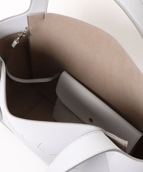 STELLA McCARTNEY(ステラマッカートニー)の「Logo Large Studded Tote Bag / ロゴ ラージ スタッズ トートバッグ(トートバッグ・レディース・グレー系その他・ONE SIZE)」の7枚目の写真