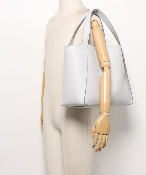 STELLA McCARTNEY(ステラマッカートニー)の「Logo Large Studded Tote Bag / ロゴ ラージ スタッズ トートバッグ(トートバッグ・レディース・グレー系その他・ONE SIZE)」の11枚目の写真