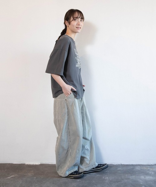 URCH RNA（アーチ アールエヌエー）の「M2604 マエニムカッテススムプリント半T（Tシャツ/カットソー・レディース・グレー/オリーブ/アイボリー・FREE）」の15枚目の写真