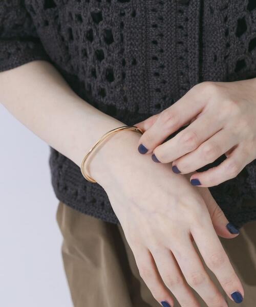 SMELLY（スメリー）の「メタルニュアンススリムバングル（バングル/リストバンド・レディース・ゴールド・-）」の2枚目の写真