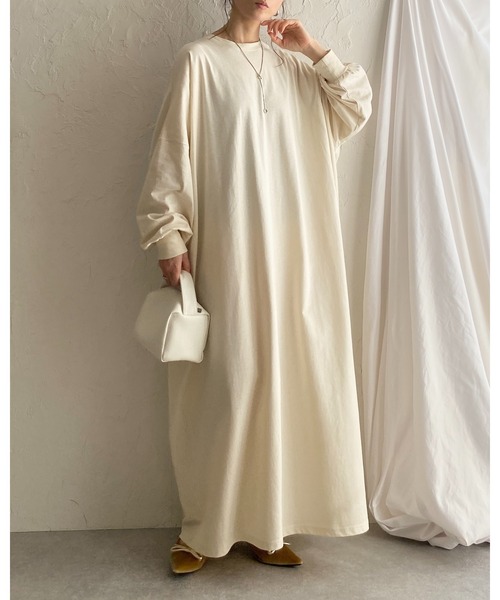 She's Closet(シーズクローゼット)の「長袖 オーバーサイズ ドルマンスリーブ ボリューム ロングTシャツワンピース(ワンピース・レディース・アイボリー/ブラック/杢グレー・FREE)」の1枚目の写真