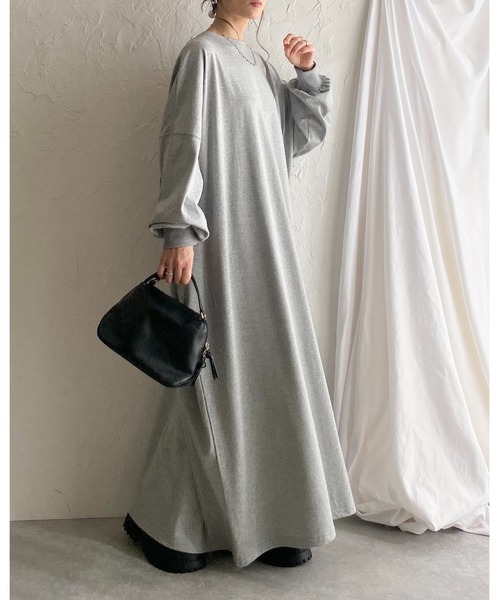 She's Closet(シーズクローゼット)の「長袖 オーバーサイズ ドルマンスリーブ ボリューム ロングTシャツワンピース(ワンピース・レディース・アイボリー/ブラック/杢グレー・FREE)」の10枚目の写真