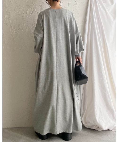 She's Closet(シーズクローゼット)の「長袖 オーバーサイズ ドルマンスリーブ ボリューム ロングTシャツワンピース(ワンピース・レディース・アイボリー/ブラック/杢グレー・FREE)」の13枚目の写真