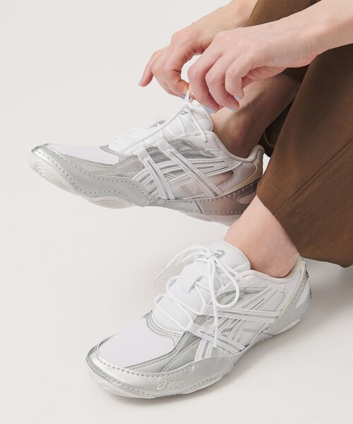 ASICS(アシックス)の「<asics>HYPERSYNC スニーカー(スニーカー・レディース・ブラック/ホワイト・24cm/25cm/24.5cm/23.5cm)」の2枚目の写真