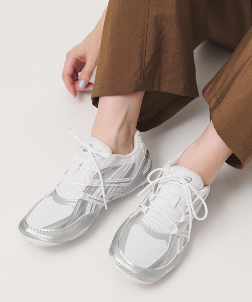 ASICS(アシックス)の「<asics>HYPERSYNC スニーカー(スニーカー・レディース・ブラック/ホワイト・24cm/25cm/24.5cm/23.5cm)」の3枚目の写真