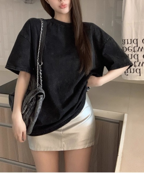 ViViDAY(ビビデー)の「バックラインストーン天使の羽 ビッグtシャツ(Tシャツ/カットソー・レディース・ダークグレー・M)」の2枚目の写真