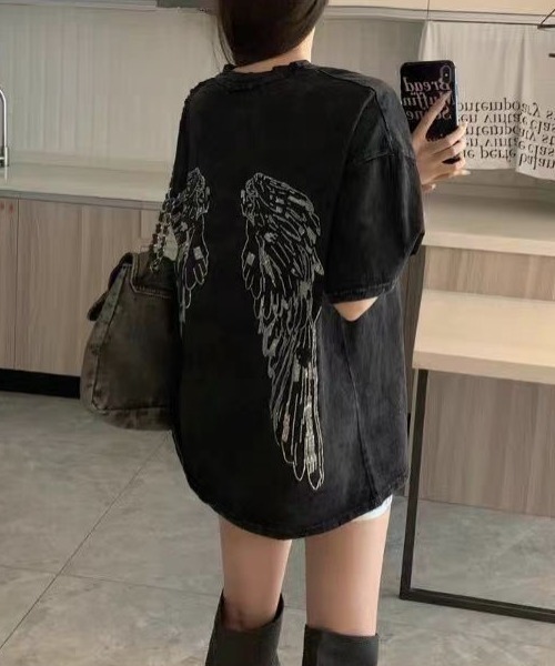 ViViDAY(ビビデー)の「バックラインストーン天使の羽 ビッグtシャツ(Tシャツ/カットソー・レディース・ダークグレー・M)」の3枚目の写真