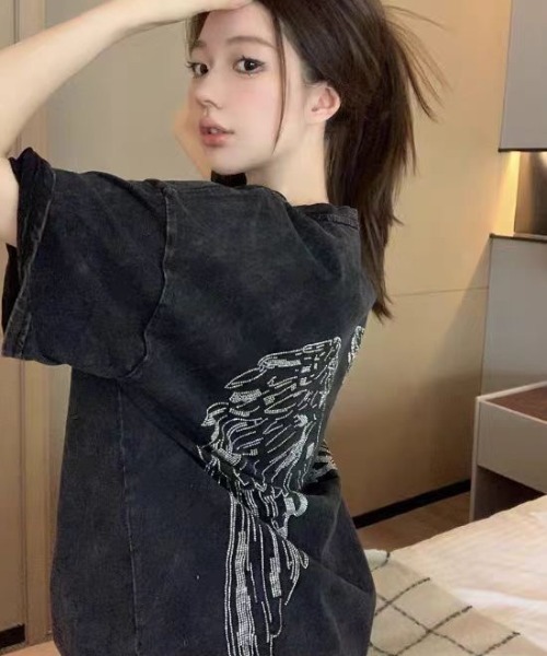 ViViDAY(ビビデー)の「バックラインストーン天使の羽 ビッグtシャツ(Tシャツ/カットソー・レディース・ダークグレー・M)」の4枚目の写真