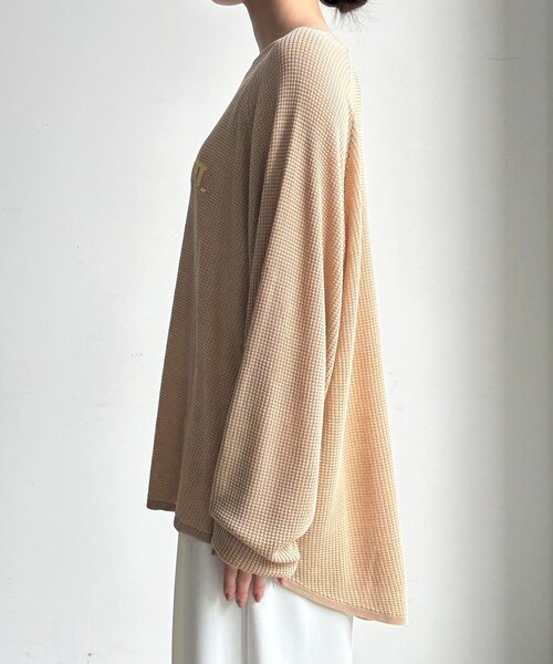 DouDou(ドゥドゥ)の「【セットアップ可能】ワッフル編みロゴプリントニット(ニット/セーター・レディース・ブラック/オフホワイト/ベージュ・FREE)」の4枚目の写真