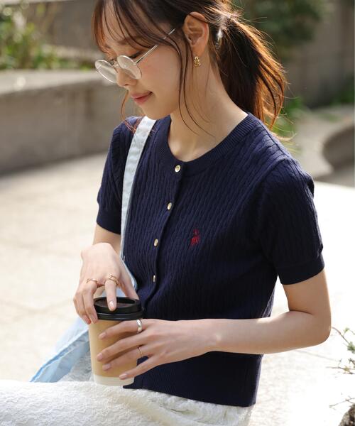 U.S. POLO ASSN.（ユーエスポロアッスン）の「◆【フリーズマート別注】U.S.POLO ASSN./ユーエスポロアッスン別注／金釦ケーブルカーディガン（ニット/セーター・レディース・ホワイト/ネイビー/レッド・FREE）」の2枚目の写真