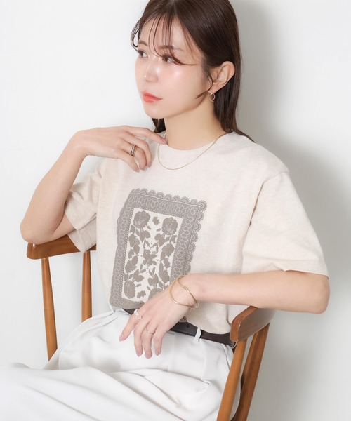Riberry(リベリー)の「レースデザイン発砲プリント半袖Tシャツ(Tシャツ/カットソー・レディース・チャコールグレー/杢グレー/アイボリー/ベージュ・FREE)」の4枚目の写真