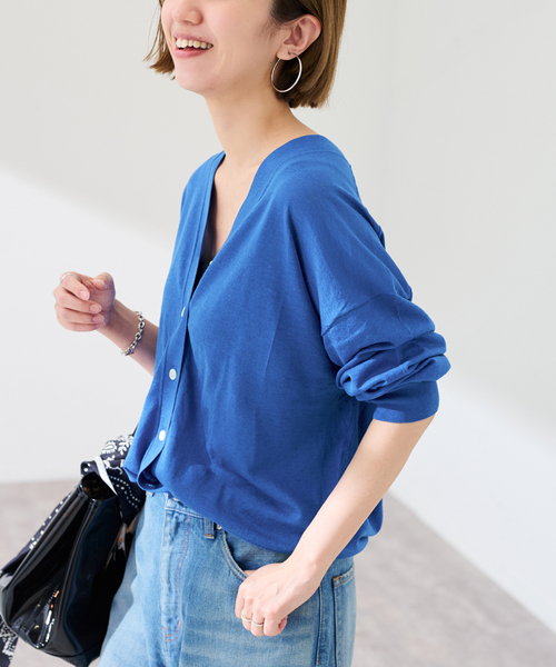 FRAMeWORK(フレームワーク)の「シルク混綿麻シアーVネックカーディガン(カーディガン/ボレロ・レディース・ブルー/ブラック/ブラウン・FREE)」の3枚目の写真