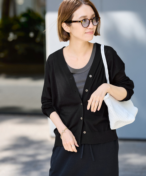 FRAMeWORK(フレームワーク)の「シルク混綿麻シアーVネックカーディガン(カーディガン/ボレロ・レディース・ブルー/ブラック/ブラウン・FREE)」の1枚目の写真