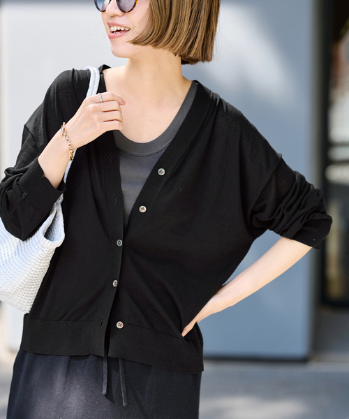 FRAMeWORK(フレームワーク)の「シルク混綿麻シアーVネックカーディガン(カーディガン/ボレロ・レディース・ブルー/ブラック/ブラウン・FREE)」の7枚目の写真