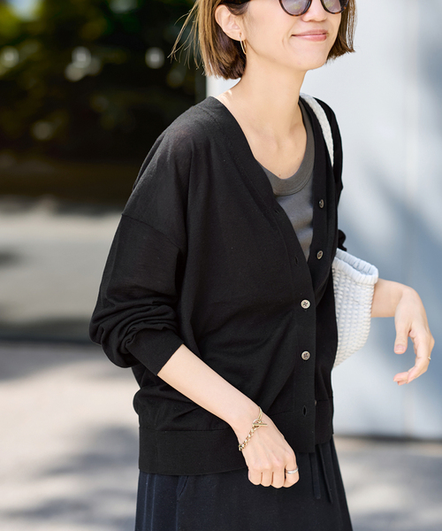 FRAMeWORK(フレームワーク)の「シルク混綿麻シアーVネックカーディガン(カーディガン/ボレロ・レディース・ブルー/ブラック/ブラウン・FREE)」の9枚目の写真